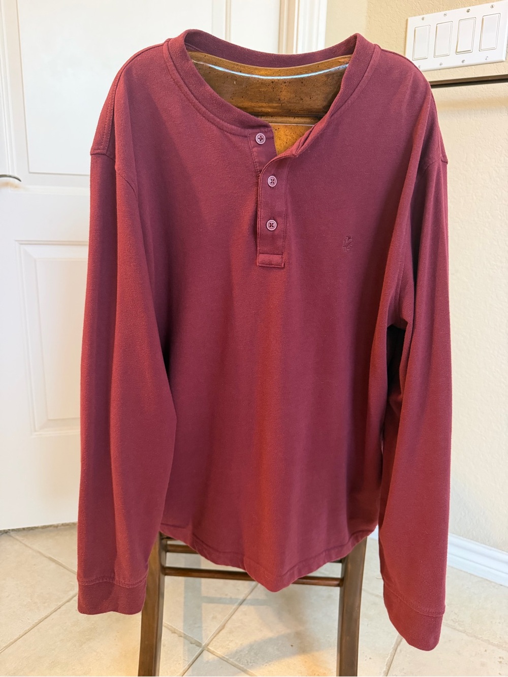 Izod Long Sleeve Henley in Burgundy
